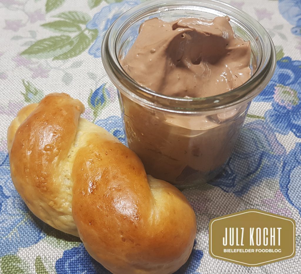 Schokoladenbutter mit Salz und Pistazie