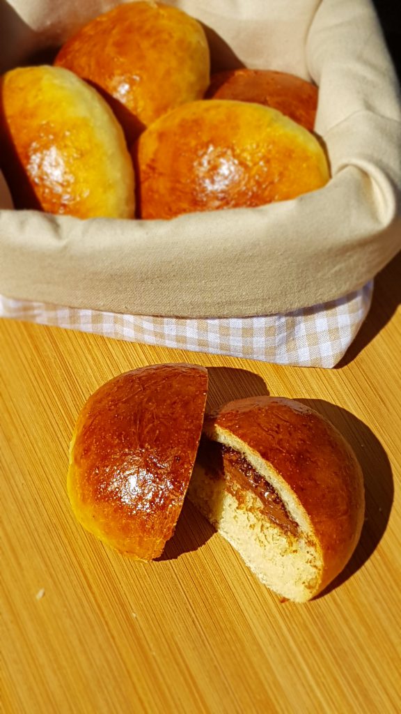 Milchbrötchen mit Nougatkern