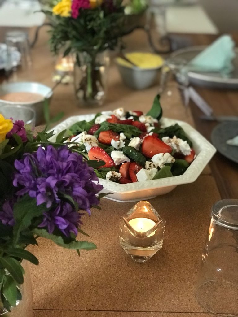 Spargel-Erdbeer-Salat mit Ziegenkäse