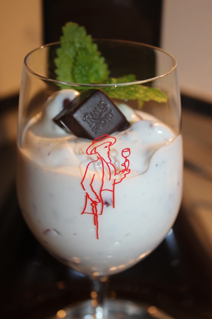 Kirschquark mit Marzipan