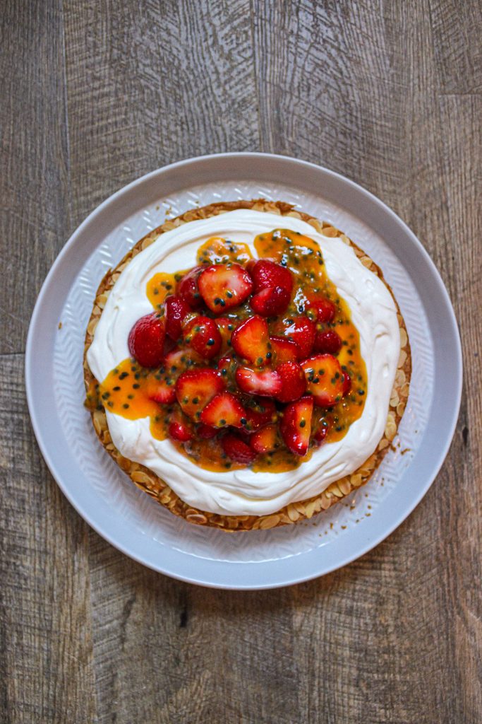 Mandelkuchen mit Erdbeeren