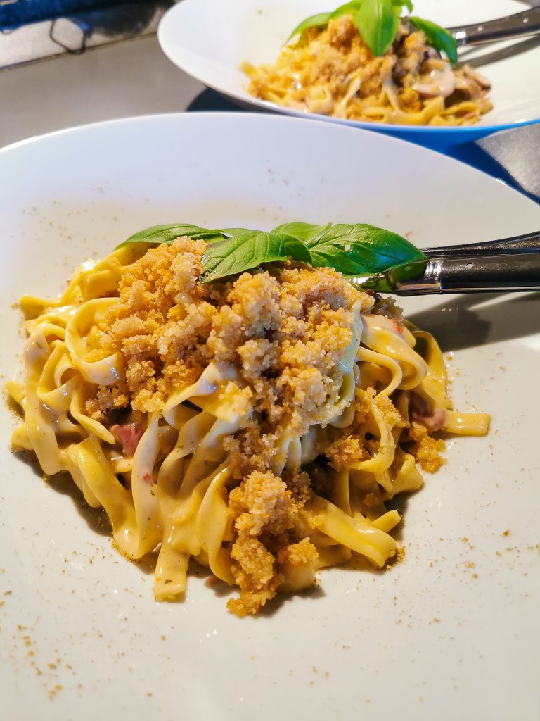 Bandnudeln in Champignon-Rahm